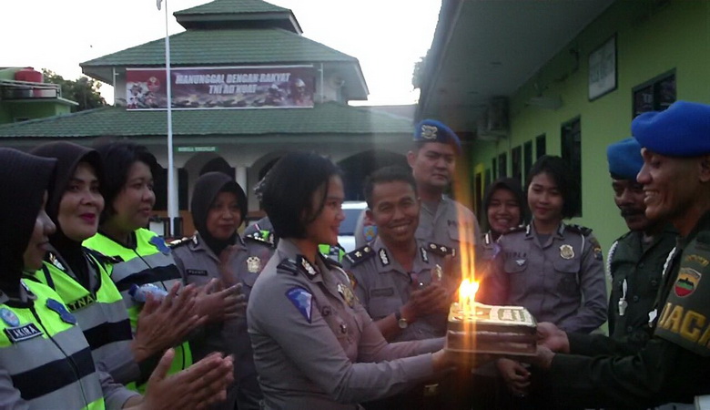 Kunjungi Denpom I/3, Polresta Bawa Kue Ulang Tahun